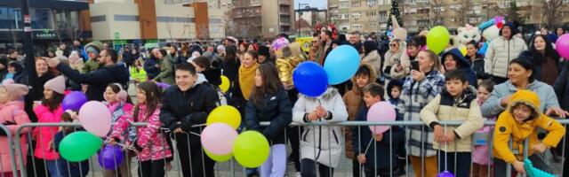 Novogodišnja žurka za mališane na leskovačkom Trgu