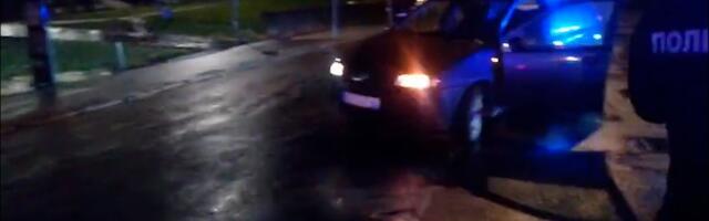 Policija u Kruševcu traži OVOG vozača: Udario dete, patika poletela uvis, a on zbrisao! Ali, ONA GA JE SNIMILA