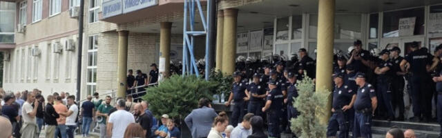 Подигнута оптужница против 11 особа због напада на полицију у Новом Пазару