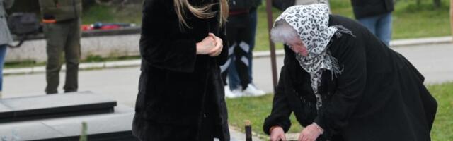 "U BESTEŽINSKOM SAM STANJU, RADIM, A DO GLAVE NE DOPIRE": Suzana Jovanović otvorila dušu svešteniku na pomenu Saši!