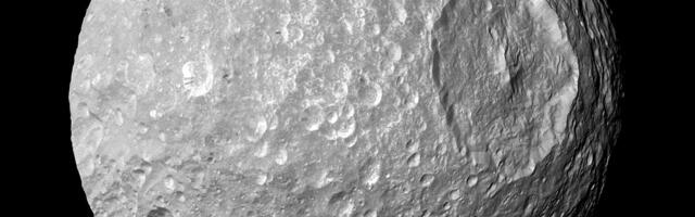 Skriveni okeani na ledenim mesecima možda ključaju ispod površine