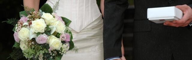 Novi trend na svadbama napravio pometnju na mrežama: S vrata vam uzimaju mobilni telefon, ljudi pobesneli