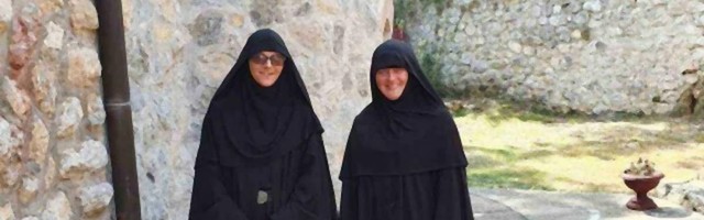 Otkriveno ko su monahinje koje se vesele ispod šatre uz narodnjake - njihov snimak je delila cela Srbija, kritike pljuštale na sve strane