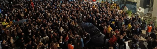 Odluči se šta smo, drma me kriza identiteta