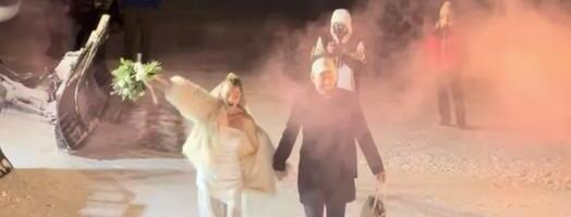 (FOTO) BIVŠI MUŽ ANĐELKE PRPIĆ SE OŽENIO NASRED SKI STAZE! Dario ponovo stao na ludi kamen, par postao glavna atrakcija na Kopaoniku!