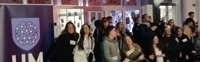 VIDEO: Studenti proslavili pobedu na izborima na Medicinskom fakultetu u Novom Sadu