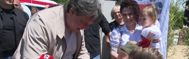 Nikad više ljudi u Velikom Šiljegovcu! Vučević, Glišić i Gašić razgovaraju sa narodom: Nema stajanja, pobedićemo ih radom!