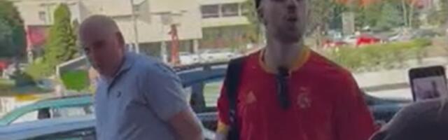 Težak nasilnik i prostak: Pogledajte šta je siledžijski blokader uradio aktivistkinji SNS (VIDEO)