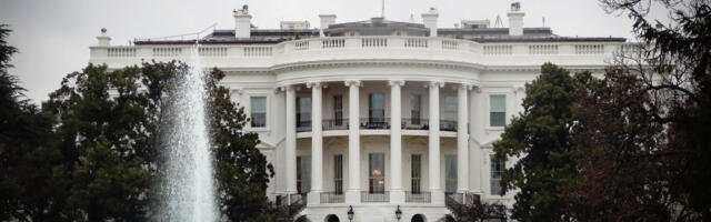 VIŠE OD STO ZAPOSLENIH POSLATI NA PRINUDNI ODMOR: Šok u Beloj kući, ovo niko nije očekivao