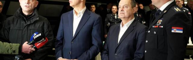 ZAHVALILI IM SE NA PREDANOM RADU: Macut i Dačić obišli komandno-operativni centar Policijske uprave za Grad Beograd