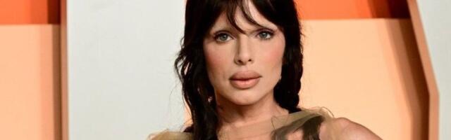 Šta je ovo obukla? Džulija Foks izazvala "skandal" - niko nije video reviju od jednog detalja (FOTO)