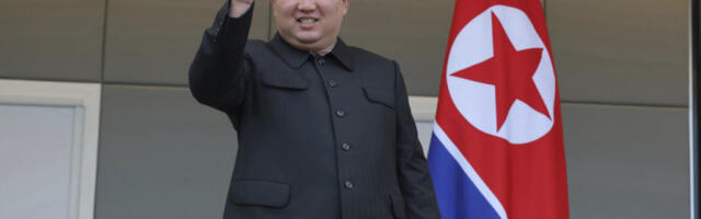 "VI STE SNAŽNI STUBOVI REVOLUCIJE": Kim Džong Un šokirao zemlju i pojavio se u OVOM društvu na velikom događaju! (FOTO)