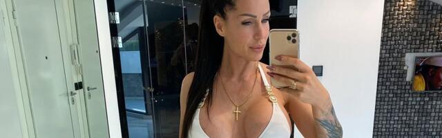 Dala 25.000 evra na grudi! Operisala se 6 puta, a sada pokazala kako izgleda u 47. godini - komentari pljušte