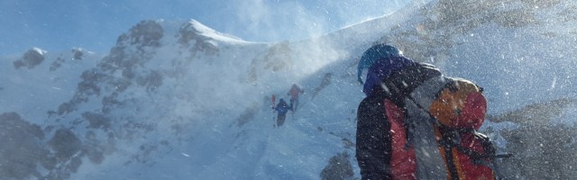 Horor na otvaranju sezone skijanja! Mladić pao sa mašine za pravljenje snega, teško povređen!