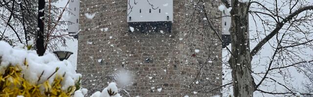 April u Novom Pazaru – Snijeg prekrio ulice (FOTO)