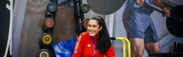 Milica i Tijana na kalendaru! Srpske tekvondistkinje pomažu legendi! (FOTO)