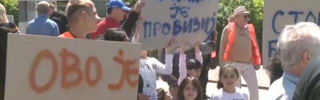 Građani blokirali Bulevar Zorana Đinđića: Grad hoće da nam otme kuće i placeve