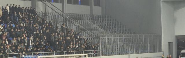 „Grobari“ ušli na stadion TSC sa 25 minuta zakašnjenja (VIDEO)