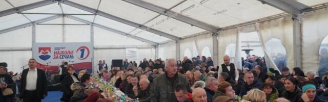 TRIBINA "ALEKSANDAR VUČIĆ - NAJBOLJE ZA SEČANJ" U KRAJIŠNIKU! Vesela atmosfera, narod u velikom broju POSLAO JASNU PORUKU PREDSEDNIKU! (VIDEO)