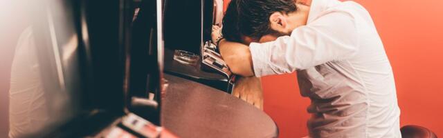 Skoro 50 odsto mladih se kocka, a većina ne zna gde da potraži pomoć! Poražavajuća statistika: Nekad se lečilo tri do pet godišnje, danas je toliko DNEVNO!