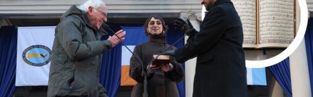 PRVI PUT U ISTORIJI, GRADONAČELNIK NJUJORKA POLOŽIO ZAKLETVU NA KURANU: Zohran Mamdani izborom starog rukopisa svete knjige poslao snažnu poruku