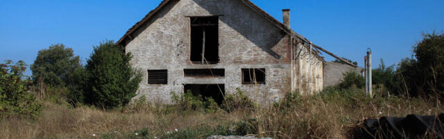 POKAZAO MU ŽBUNJE I REKAO DA TAMO IMA TELA KOJA SU VEĆ POJELI CRVI: Prve reči dede dečaka zlostavljanog u Obrenovcu