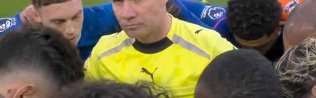 Fudbaleri Čelsija zarobili sudiju