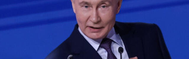 Путин: Русија мора да буде јака, шокови у светској трговини су нова реалност