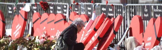 „Lovćenac uz studente“: Blokadom ulice odata pošta poginulima pri padu nadstrešnice