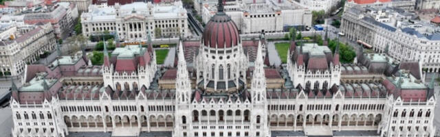 Мађарски парламент ограничио мандат премијера на највише осам година