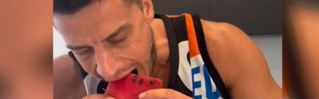 DA LI BISTE PROBALI OVAKVO NEŠTO? David jede NAJBIZARNIJI sendvič na svetu! Sastojci sve šokiraju