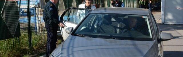 KAD JE VEĆ MULJALA PO KONTEJNERU, MOGLA JE DA PLJUNE ŽVAKU! Neviđen prostakluk Kurtijeve kandidatkinje za gradonačelnicu Zvečana!