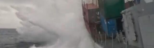 EKSPLOZIJA TORPEDA S NATO PODMORNICE UNIŠTILA BROD: Plovilo završilo na dnu mora, pogledajte usporeni snimak (VIDEO)