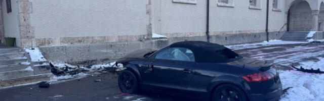 BEŽAO OD POLICIJE, PA SE AUTOMOBILOM ZAKUCAO U CRKVU: Vernici u šoku – policija traga za svedocima