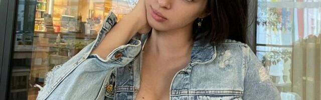 ĐINA OTKOPČALA FARMERKE I SPUSTILA IH DO POLA, A ONDA SE UVIJALA I NJIHALA: Od BUJIH GRUDI se ništa ne vidi! (FOTO)