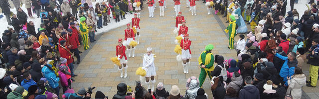 Karavan mimoze na Kraljevom trgu (VIDEO)