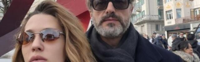 Sergej Trifunović objavio HIT snimak 23 godine mlađe supruge: Svira gusle u prirodnom izdanju - "Povratak korenima" (VIDEO)