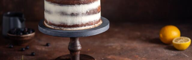 Posni kolač sa limunom i borovnicama: Jednostavan recept za desert koji ostaje sočan danima u frižideru