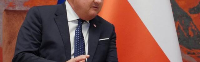 AUSTRIJSKI KANCELAR DOŽIVEO LANČANI SUDAR NA AUTO-PUTU: Njegov auto se zakucao u vozilo ispred, pratnja nije stigla da zakoči!