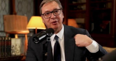 “On stoji u sredini”: Jedan od najuticajnijih tviteraša odao priznanje Vučiću