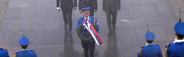 Vučević, Gašić i Mojsilović položili venac na Spomenik Neznanom junaku na Avali (FOTO)