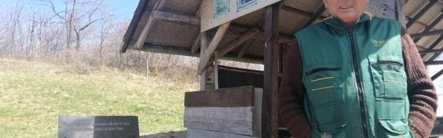 RADOVANU POLICAJCI POKUCALI NA VRATA, BILO IM JE NEPRIJATNO... Neko ga je prijavio zbog pocepane zastave, a on u šoku: "Najviše volim našu Srbiju" (FOTO)