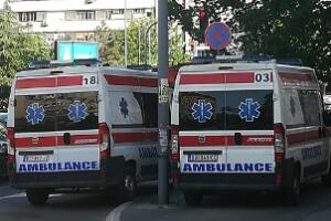 Хитна помоћ: Једна особа страдала када је аутомобил ударио у камион у Новом Саду