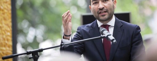 Discussion at a meeting on Roma integration in Tirana