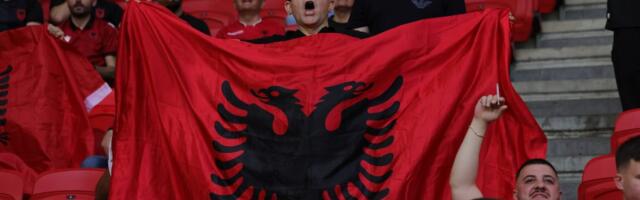 ALBANSKI NOVINAR HOĆE DA SE SKIDA GO: Ukoliko dobiju Srbiju ostaje bez svega u studiju!
