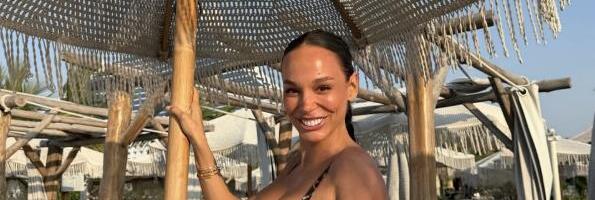 (FOTO) PRVE SLIKE TRUDNE EDITE ARADINOVIĆ! Pevačica uživa u drugom stanju daleko od Srbije, pokazala trudnički stomak - Evo kako izgleda!