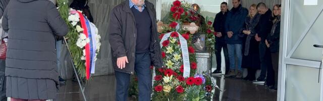 30-ak ljudi na sahrani Beti Đorđević: Došao je samo jedan pevač i to iz Hrvatske - evo o kome je reč