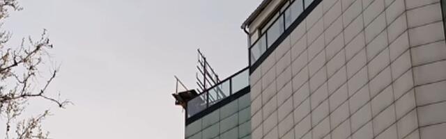 Krivična prijava protiv vlasnika restorana u Norku sa kog je na prolaznicu pala skela i povredila je