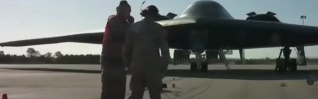 NOĆNA MORA ZA AMERIKANCE! Kineski novi nevidljivi bombarder može NUKLEARNIM RAKETAMA da dobaci do Havaja! (VIDEO)