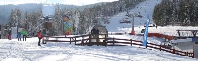 Postavljen uređaj za beskontaktno preuzimanje karata, od srede za skijaše i bordere otvorena plava staza (FOTO)